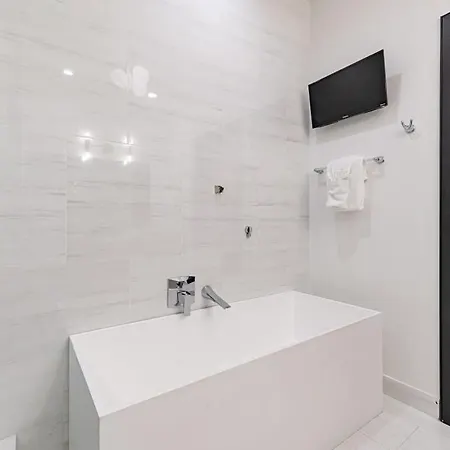 Prime Location Downtown *
