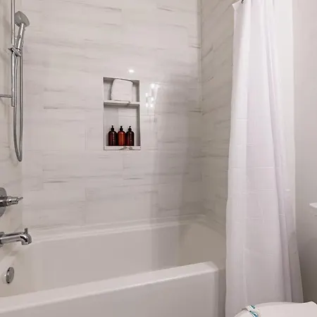 Luxe 2br 2ba Steps From Superdome Hotel