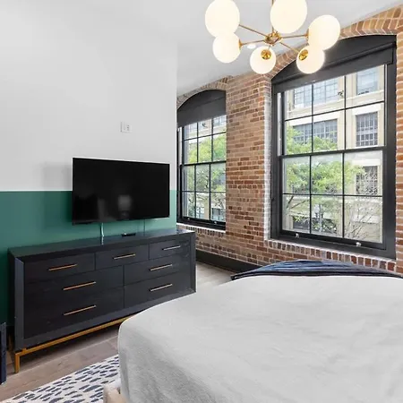 Downtown 2bd Spacious Private Terrace Hotel *