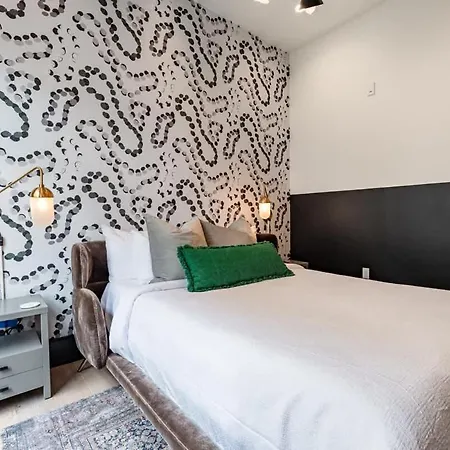 Prime Location Downtown Hotel