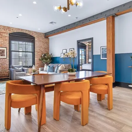 Downtown 4bd 4ba 2 Living And Kitchens