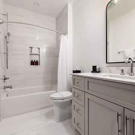 Luxe 2br 2ba Steps From Superdome