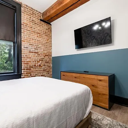 Downtown Nola Luxury Rooftop Pool Sleeps 6 Hotel *