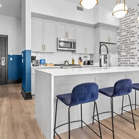 Downtown 4bd 4ba 2 Living And Kitchens Hotel