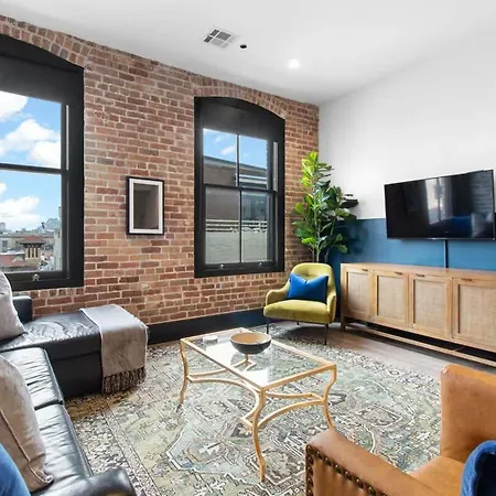 Huge 4bd 4ba 2 Living Downtown
