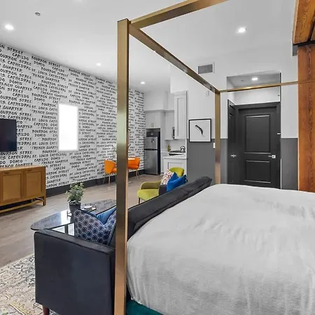 Hotel Prime Location King Bed Gym Rooftop Pool New Orleans