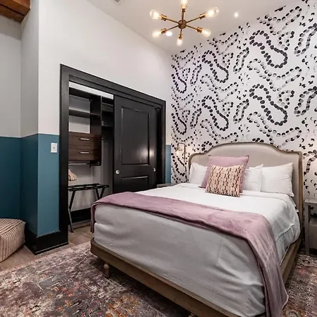 Luxe 4bd 4ba With 2 Queen Sleeper Sofas *