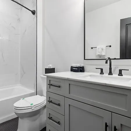 Historic Building With Rooftop Pool Hotel New Orleans