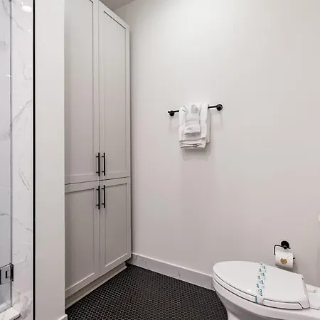 Huge 4bd 4ba 2 Living Downtown Hotel New Orleans