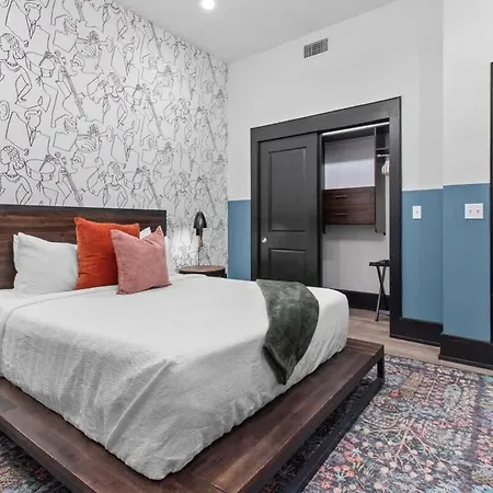 Hotel Downtown 4bd 4ba 2 Living And Kitchens New Orleans