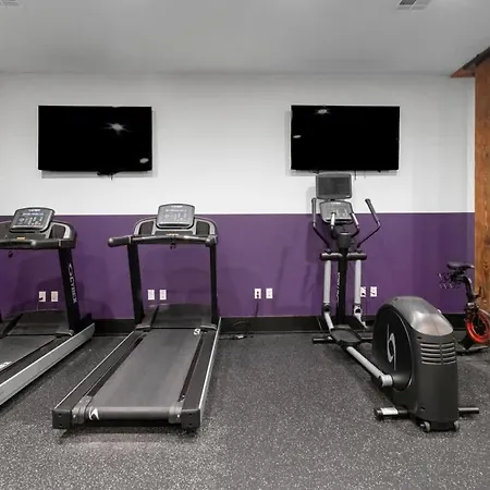 Hotel Bath Rooftop Pool Bbq Gameroom