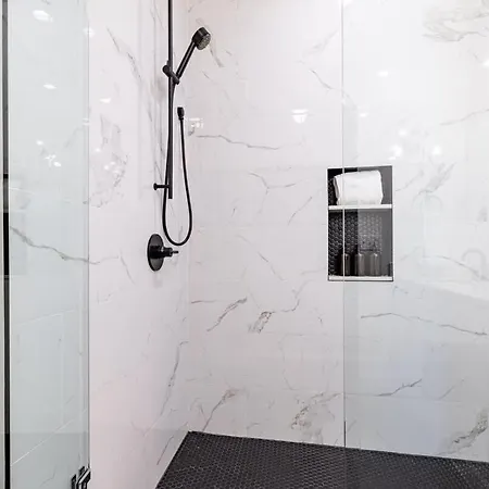 Hotel Luxury 2 Bedroom Downtown *