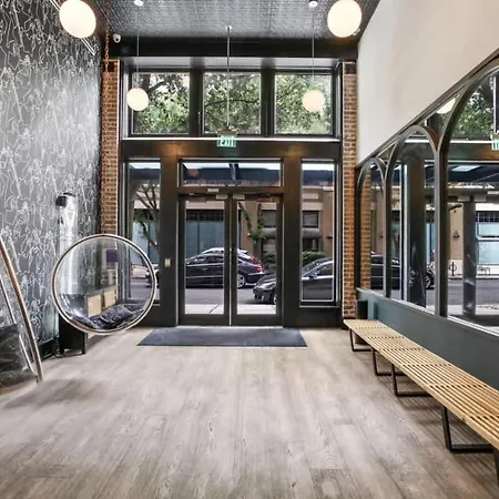 2br 2ba Rooftop Pool Gym Gameroom * New Orleans