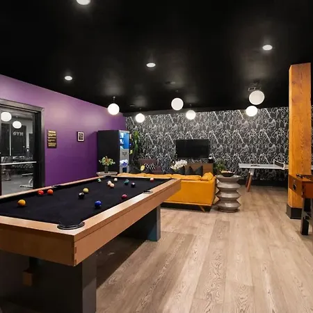 Game Gym Pool Rooftop Downtown * New Orleans