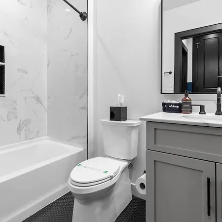 Prime Location Pool Style Lots Of Extras Hotel New Orleans