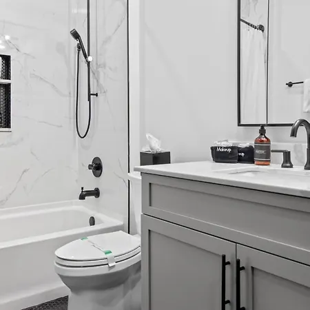 Hotel Downtown 4bd 4ba 2 Living And Kitchens