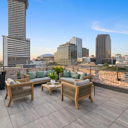 Downtown 2bd 2ba Heated Rooftop Gym Pool