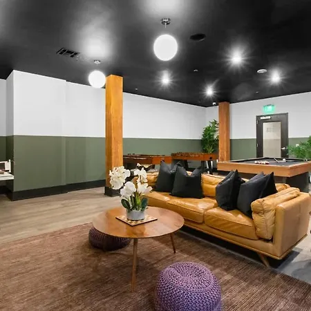 Downtown 4bd 4ba 2 Living And Kitchens Hotel *