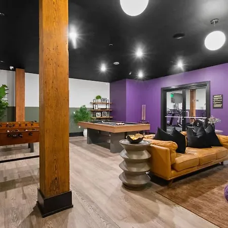 Downtown 4bd 4ba 2 Living And Kitchens *