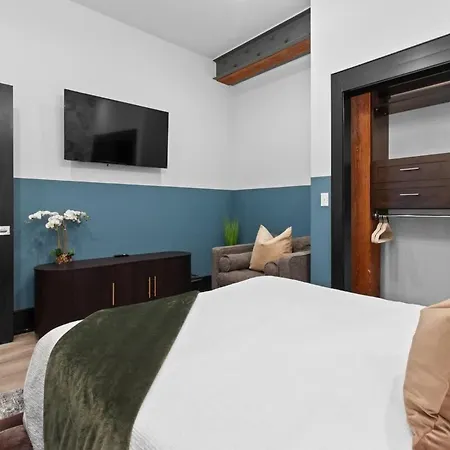 2 Living Rooftop Perfect For Groups * New Orleans