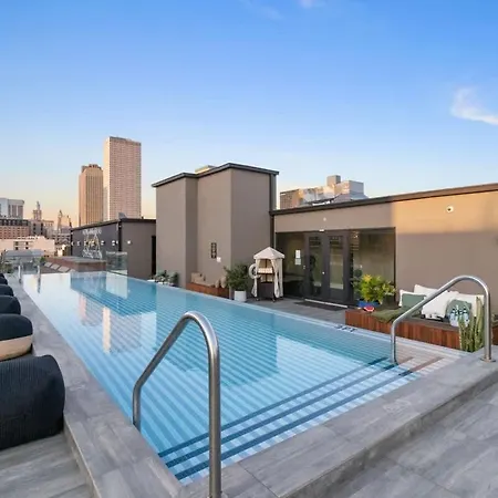 Downtown 4bd 4ba 2 Living And Kitchens Hotel