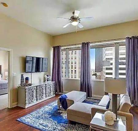 Beautiful Walk To French Quarter, Pool, Gym, View Hotel 3*