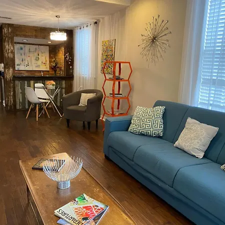 Apartment Steps Into The French Quarter *