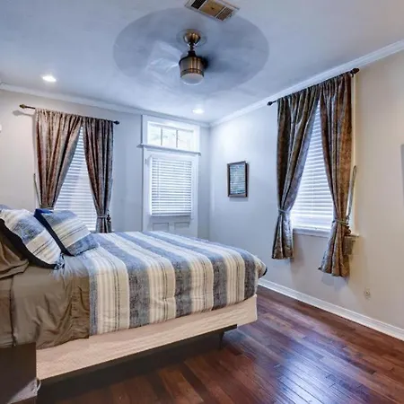 Apartment Steps Into The French Quarter
