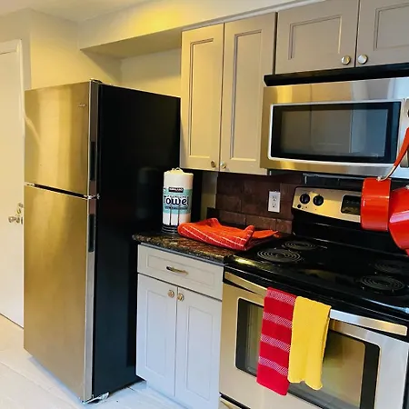 Apartment Steps Into The French Quarter *