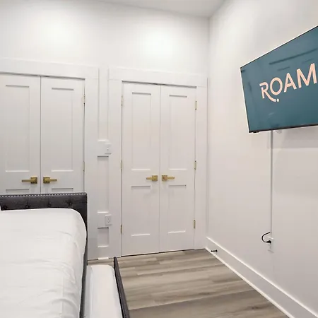 Roami At The Churchill
