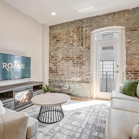 Roami At The Churchill Apartment *
