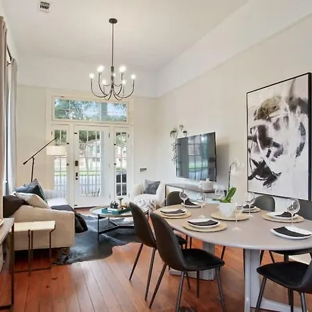 Refurbished With Hot Tub * New Orleans