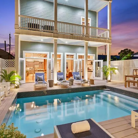 Holiday home Gorgeous Upscale With Pool Garden District New Orleans