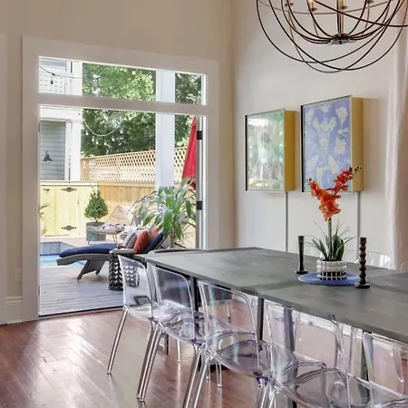 Gorgeous Upscale With Pool Garden District Holiday home