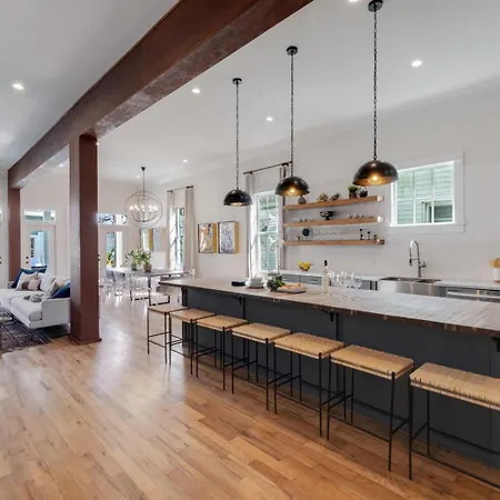 Gorgeous Upscale With Pool Garden District