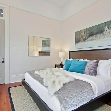 Refurbished With Hot Tub Holiday home New Orleans