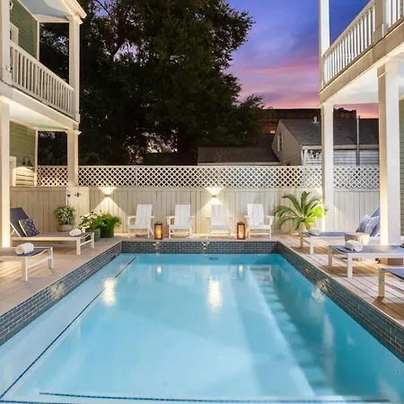 Gorgeous Upscale With Pool Garden District Holiday home *