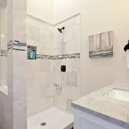 Refurbished With Hot Tub * New Orleans