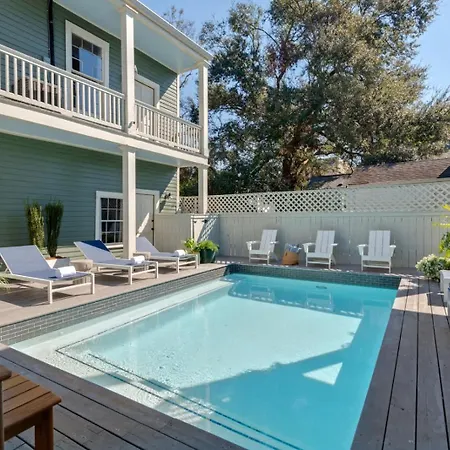 Gorgeous Upscale With Pool Garden District *