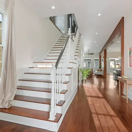 Gorgeous Upscale With Pool Garden District *