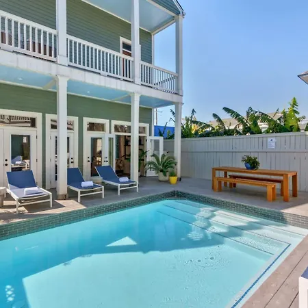 Gorgeous Upscale With Pool Garden District Holiday home *