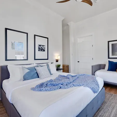 Gorgeous Upscale With Pool Garden District Holiday home New Orleans