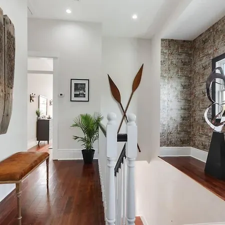 Gorgeous Upscale With Pool Garden District Holiday home *