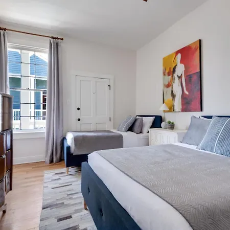 Gorgeous Upscale With Pool Garden District New Orleans