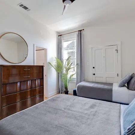 Holiday home Gorgeous Upscale With Pool Garden District New Orleans