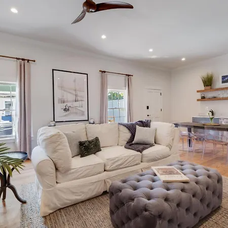 Holiday home Gorgeous Upscale With Pool Garden District *