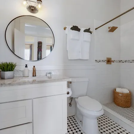 Gorgeous Upscale With Pool Garden District Holiday home *