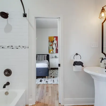 Gorgeous Upscale With Pool Garden District *