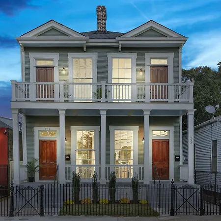 Holiday home Gorgeous Upscale With Pool Garden District