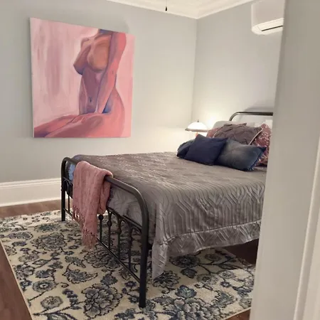 Charming Treme Mother In Law Holiday home *